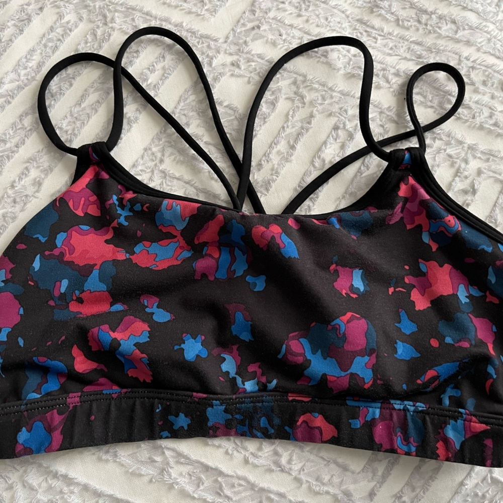 Lululemon strappy yoga/running top. Black with cool abstract print - Size 4